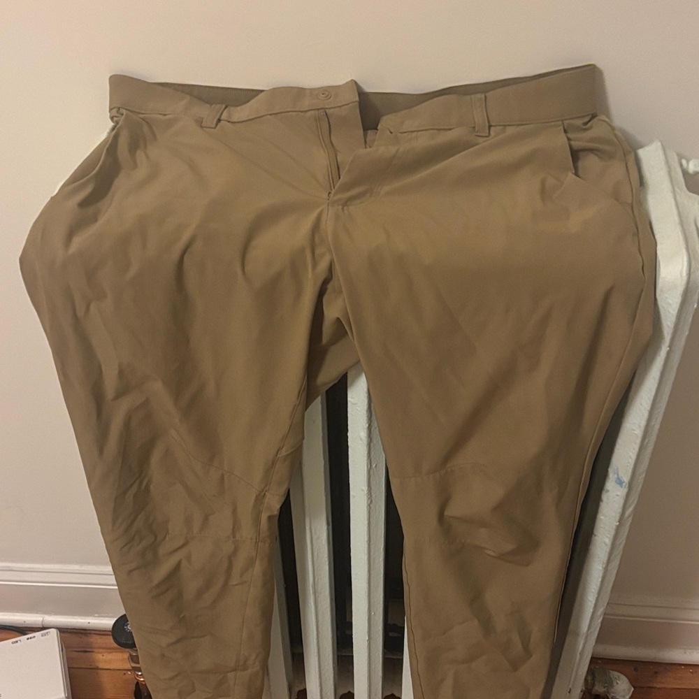 Fabletics “Smart” Men's Khaki Chinos - Sporty fabric